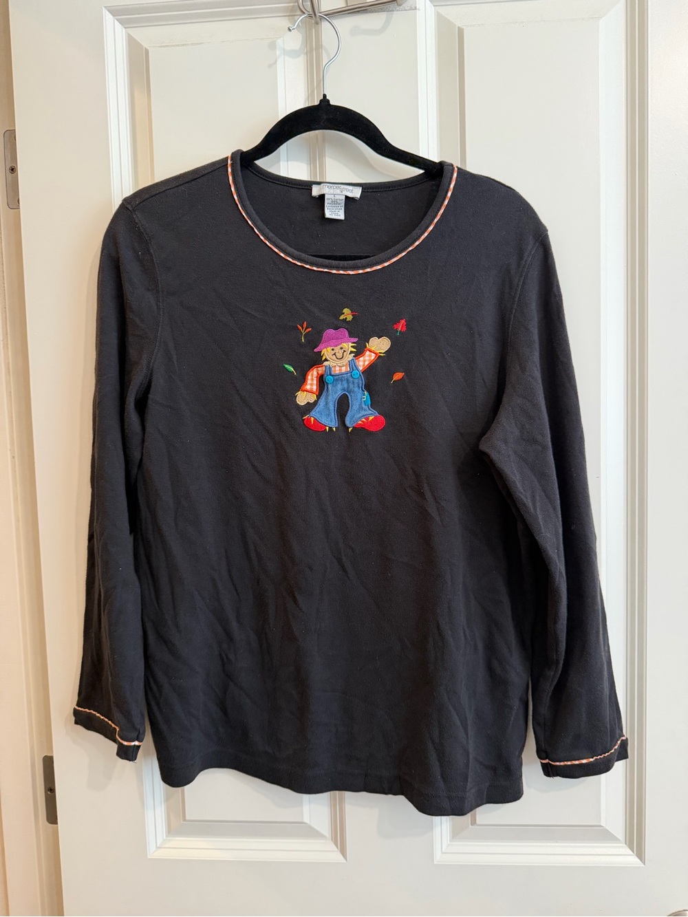 Vintage fall scarecrow embroidered long sleeve black t shirt, size large